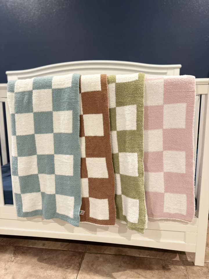 Checkered Knitted Plush Toddler Blanket